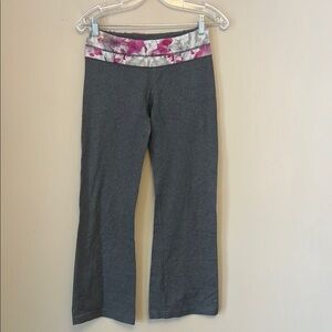 Lululemon Groove Flare Pant size 6 in Pink Floral
